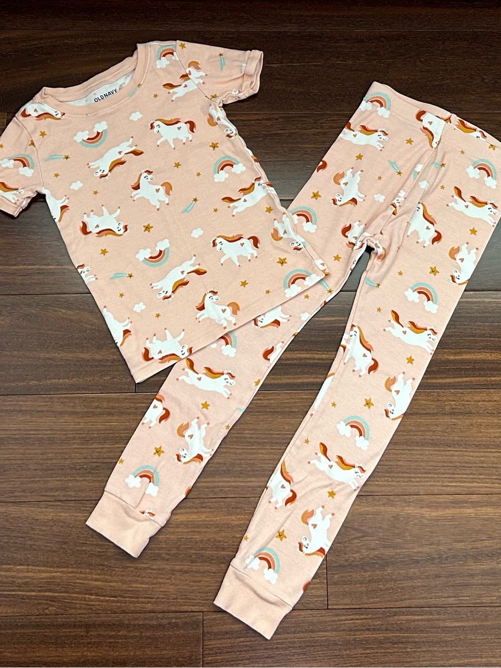 💥4 for $20💥 EUC Old Navy Peach Unicorn & Rainbow Pajama Set